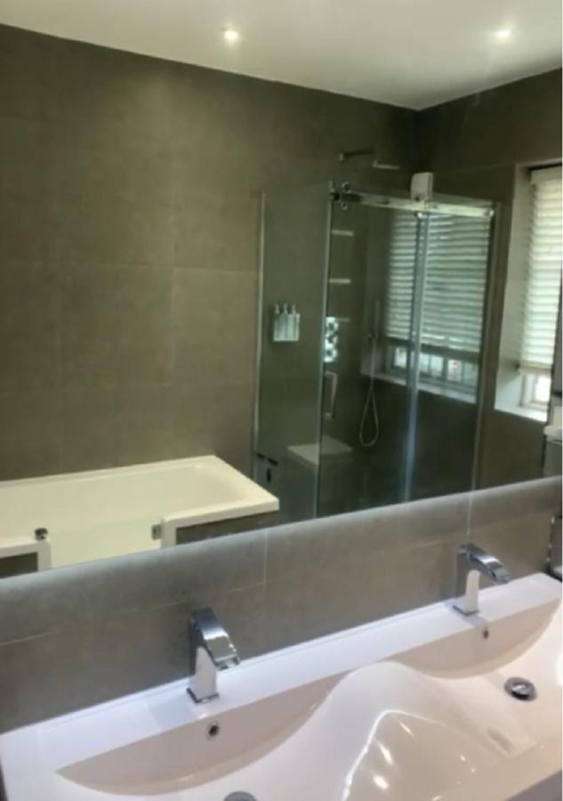 Wandsworth, South London Deluxe King Room 1 ภายนอก รูปภาพ