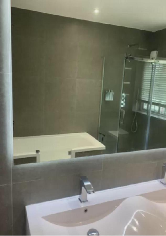 Wandsworth, South London Deluxe King Room 1 ภายนอก รูปภาพ