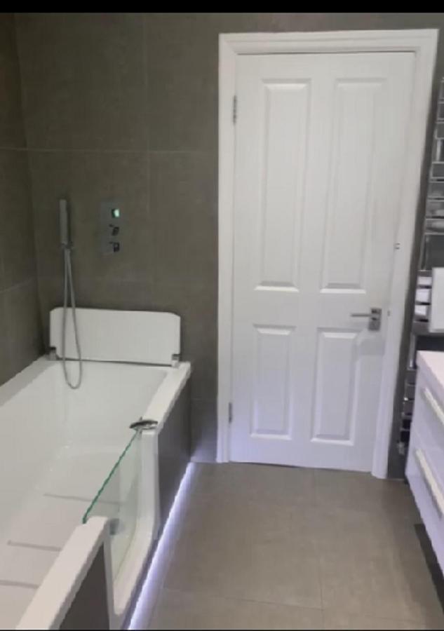 Wandsworth, South London Deluxe King Room 1 ภายนอก รูปภาพ