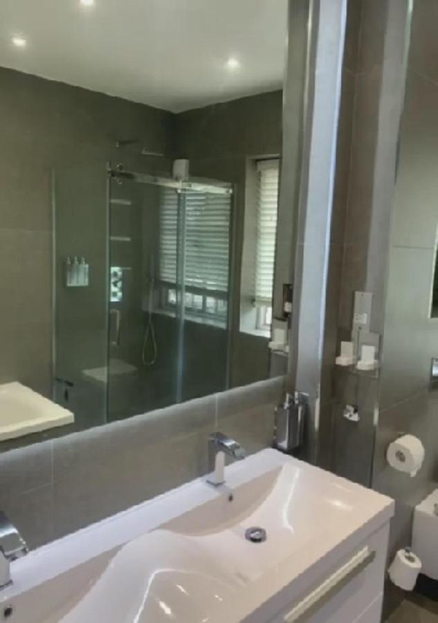 Wandsworth, South London Deluxe King Room 1 ภายนอก รูปภาพ